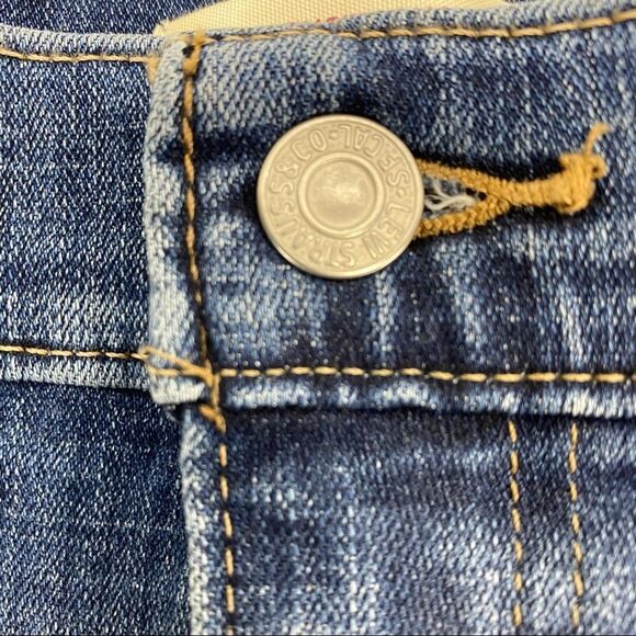 Levi's Women's Mid Length Shorts size 28 - Picture 3 of 7